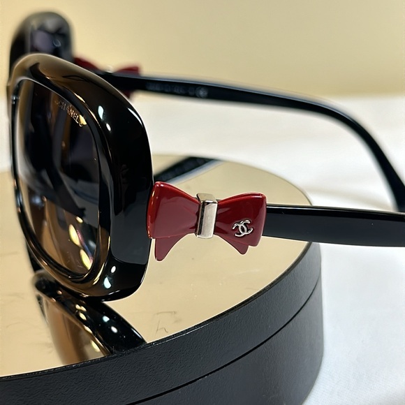 CHANEL Sunglasses for Sunny Days Black w/ Red CC Bow - Picture 8 of 14